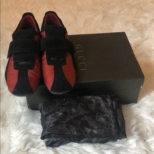 Authentic Silk and Suede Red Black Gucci Drivers